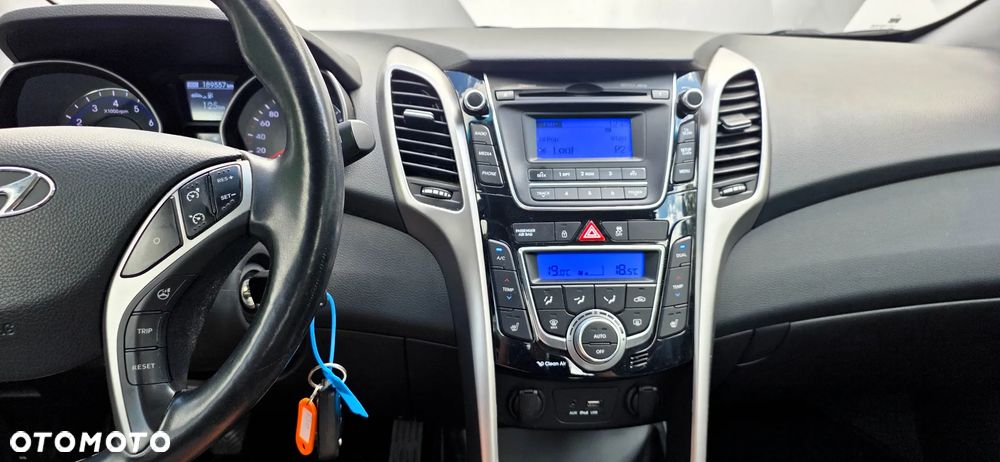Hyundai i30 1.4 Premiere Comfort - 22