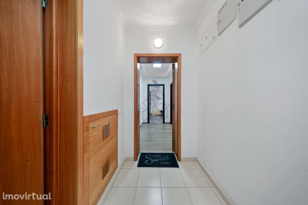 Apartamento com 2 Quartos  totalmente renovado e mobilado na Mexilhoei - Grande imagem: 5/47