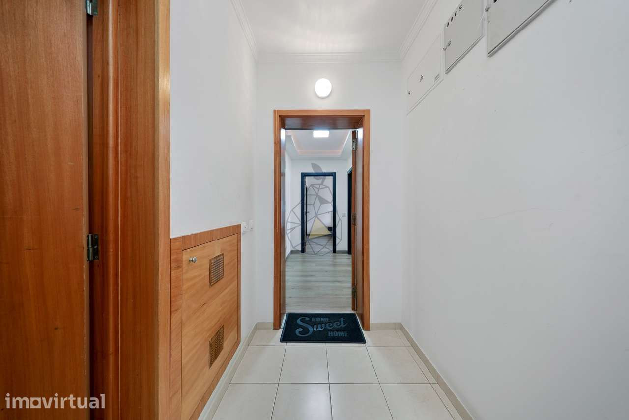 Apartamento com 2 Quartos  totalmente renovado e mobilado na Mexilhoei - Grande imagem: 5/47