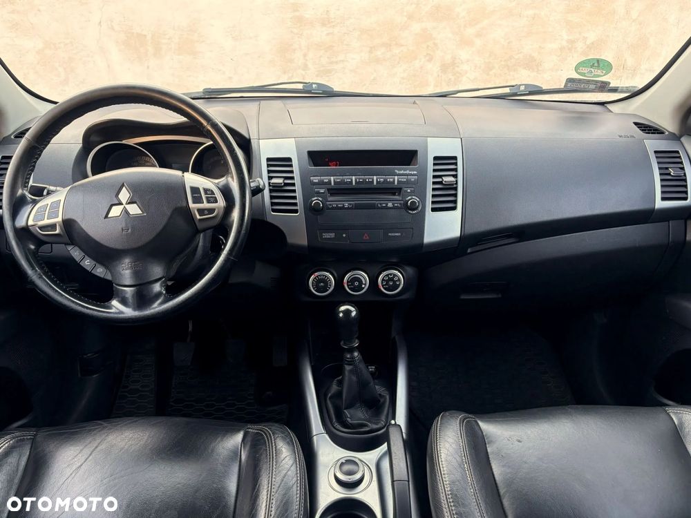Mitsubishi Outlander - 7