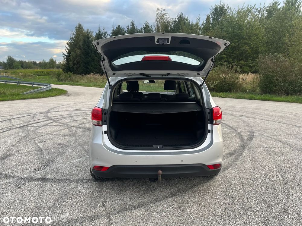 Kia Carens - 9