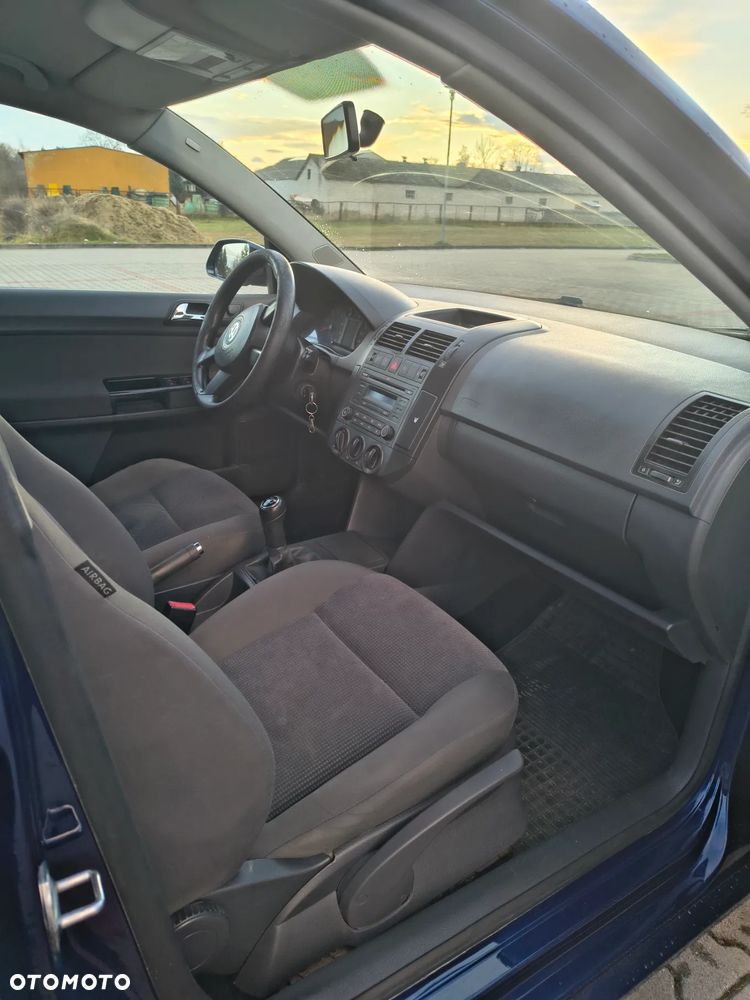 Volkswagen Polo 1.4 16V Trendline - 16