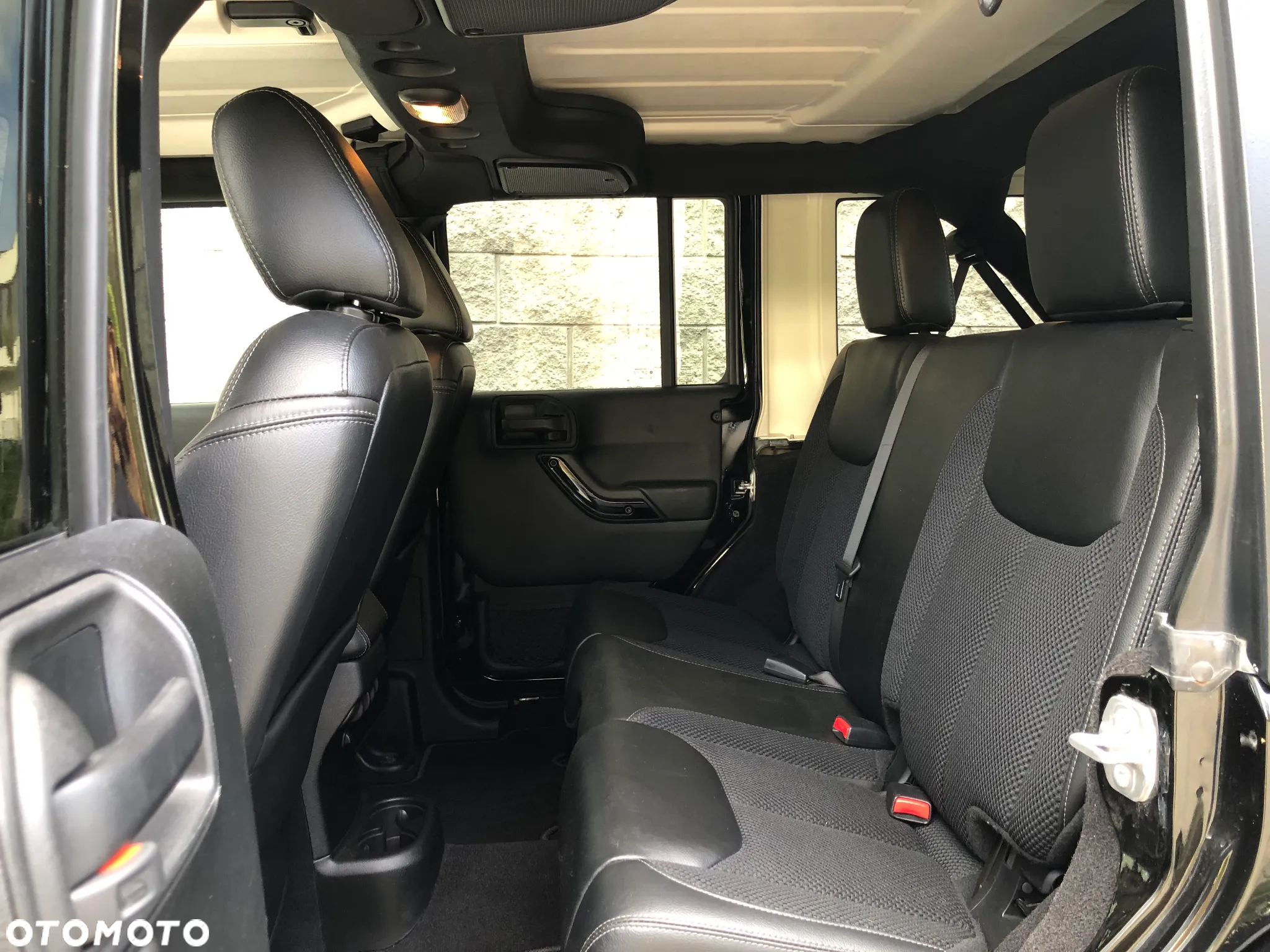 Jeep Wrangler Unlimited Hard-Top 3.6 Automatik Black Edition - 24