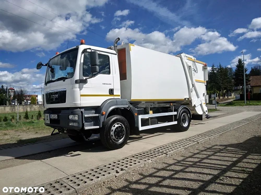 MAN TGM 18.250 4x4 Smieciarka resor - 1