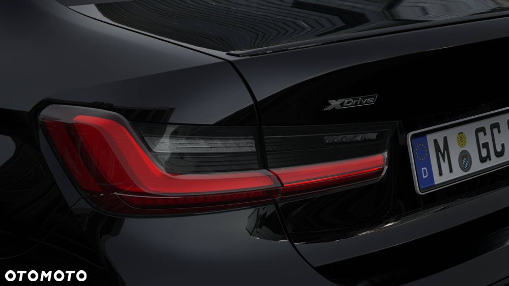 BMW Seria 3 330i xDrive - 9