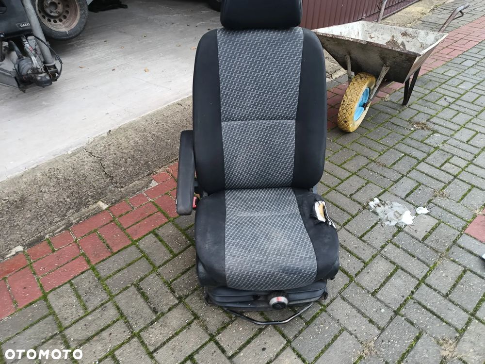 Fotel kierowcy pompowany zwykły podwójny sprinter 906 crafter Mercedes - 16