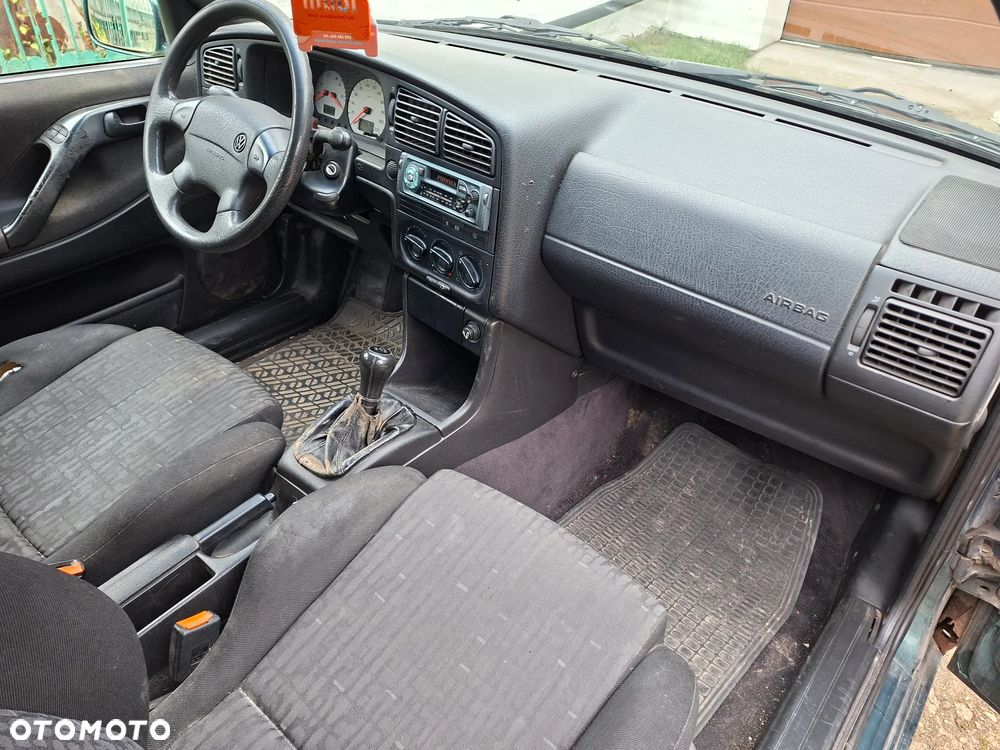 Volkswagen Passat 1.6 CL - 7