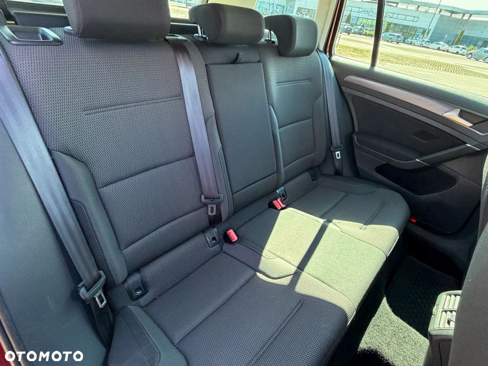 Volkswagen Golf - 11