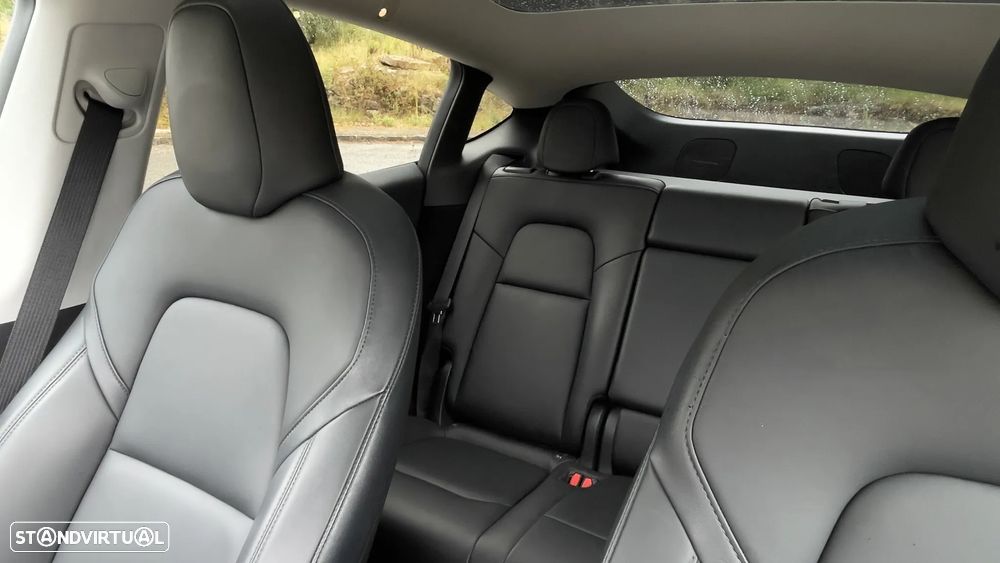 Tesla Model Y Performance Dual Motor AWD - 32