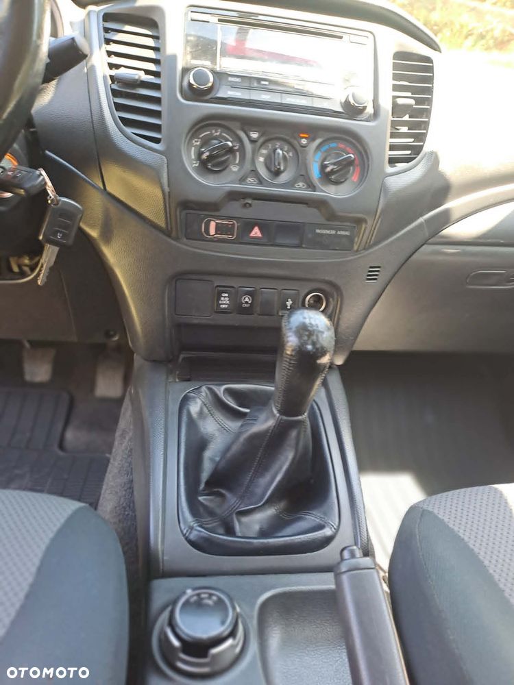 Mitsubishi L200 - 10