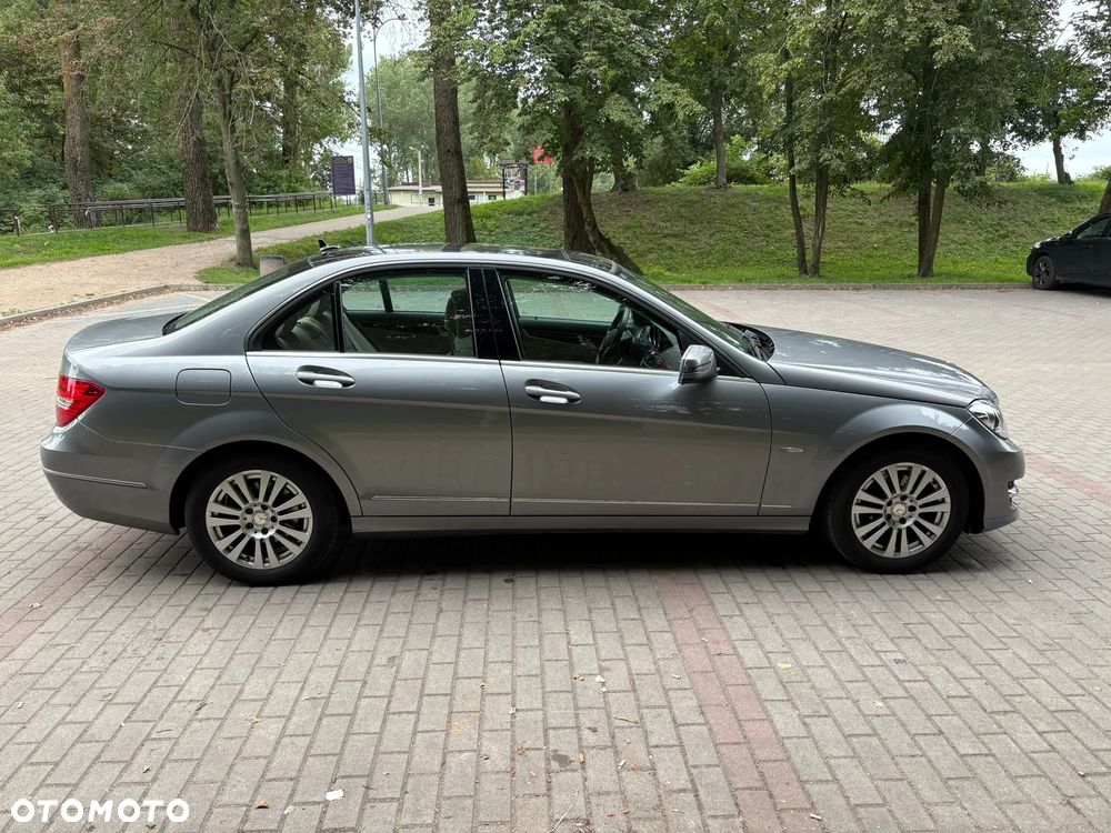 Mercedes-Benz Klasa C 180 T BlueEFFICIENCY 7G-TRONIC Elegance - 9