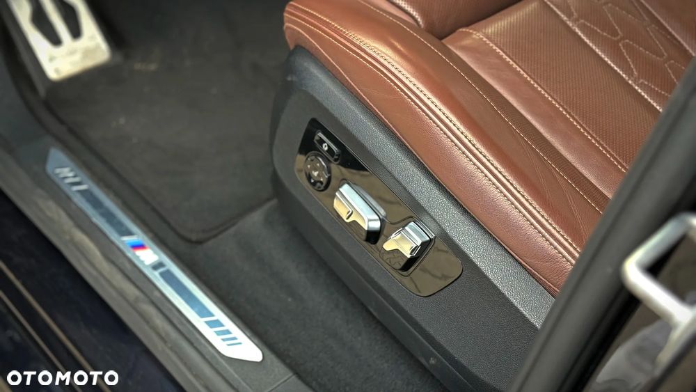 BMW X5 xDrive40i - 28