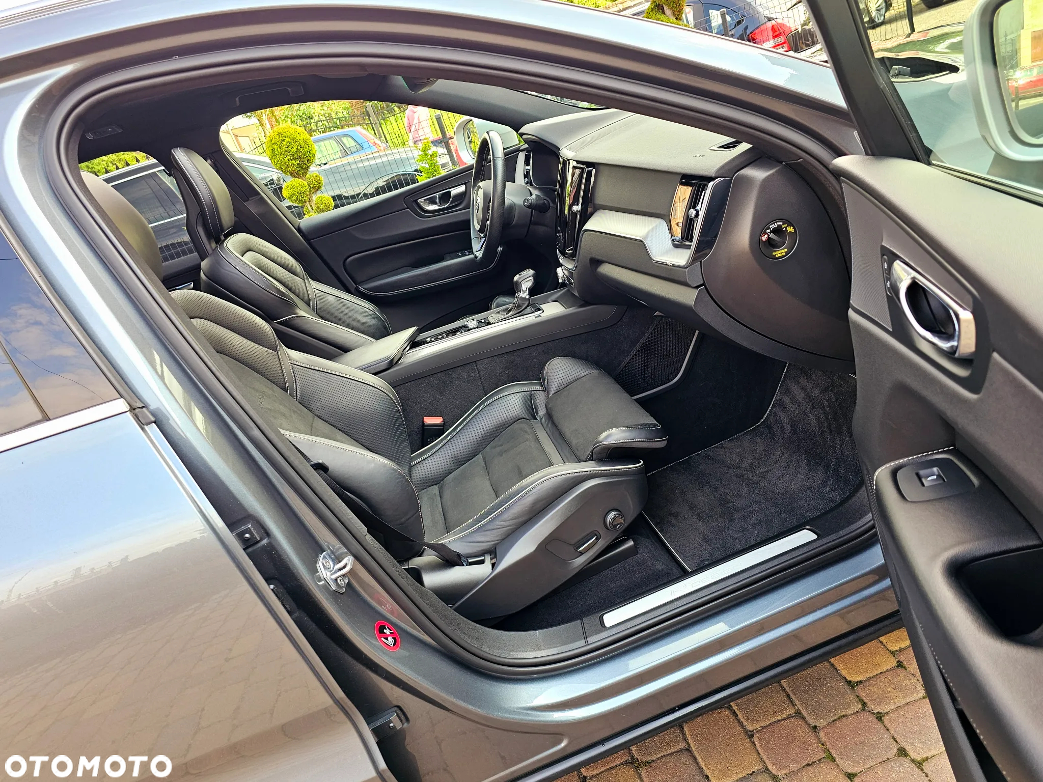 Volvo XC 60 D5 AWD Geartronic RDesign - 34