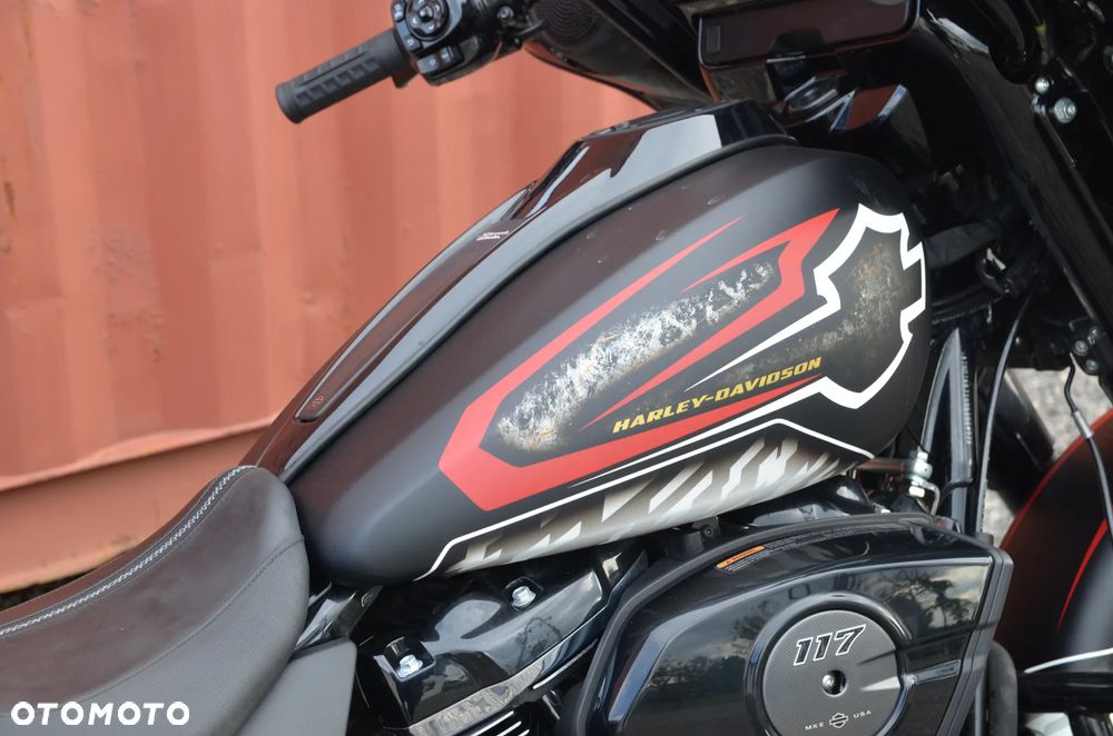 Harley-Davidson Touring Street Glide - 16