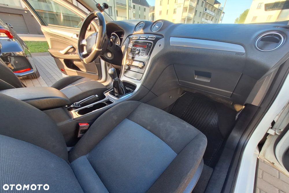 Ford Mondeo 1.6 Trend - 10