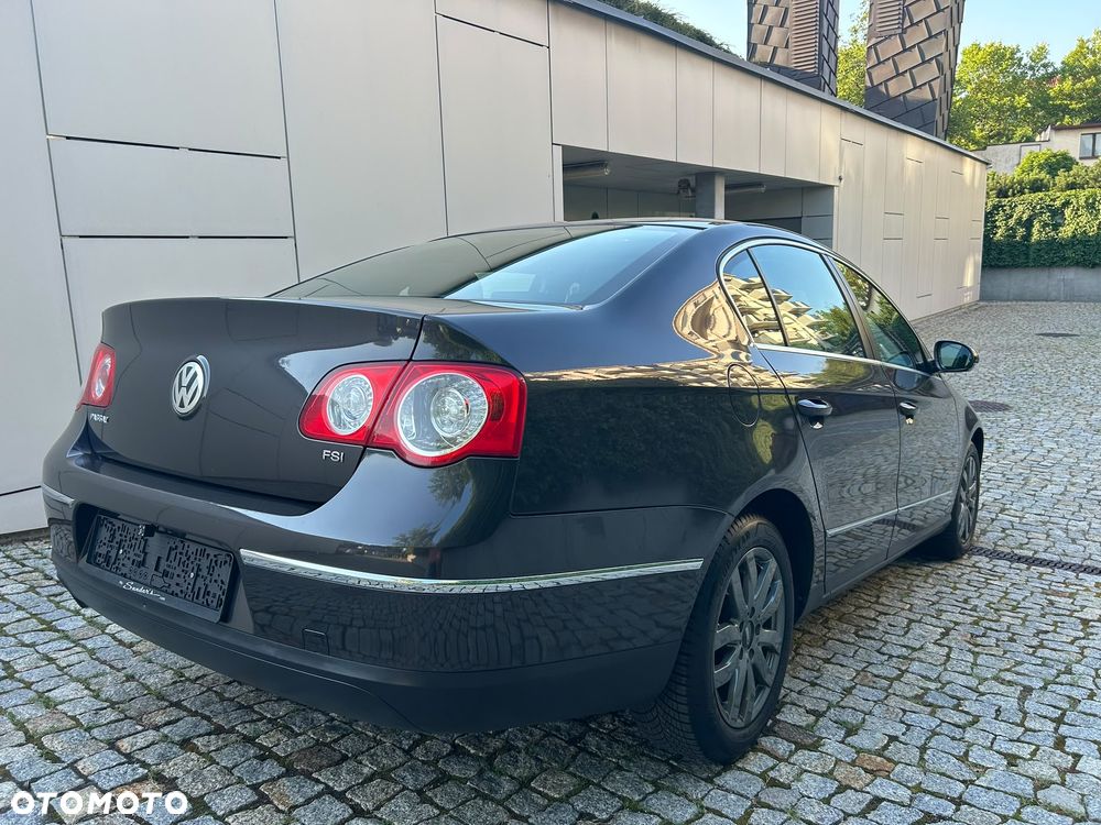 Volkswagen Passat 1.6 FSI Comfortline - 7