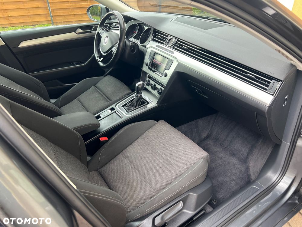 Volkswagen Passat - 16