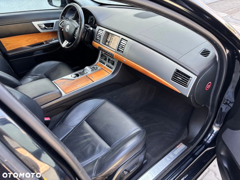 Jaguar XF 2.2 D Luxury - 7