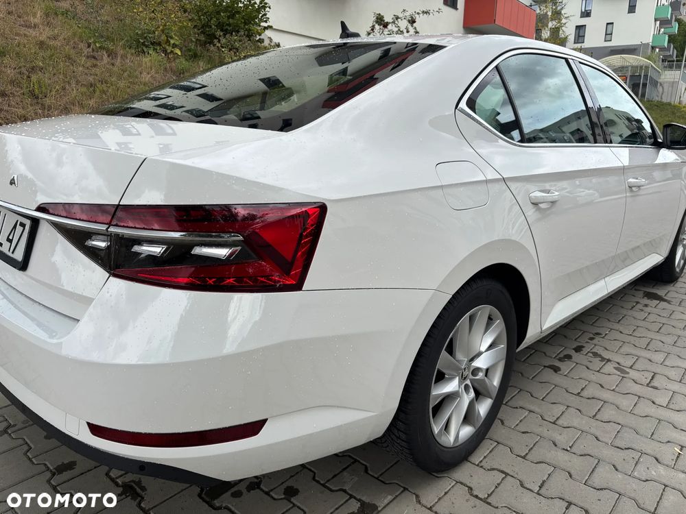 Skoda Superb 2.0 TDI SCR Ambition - 6