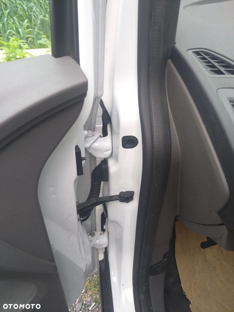 Ford Transit Connect - 13