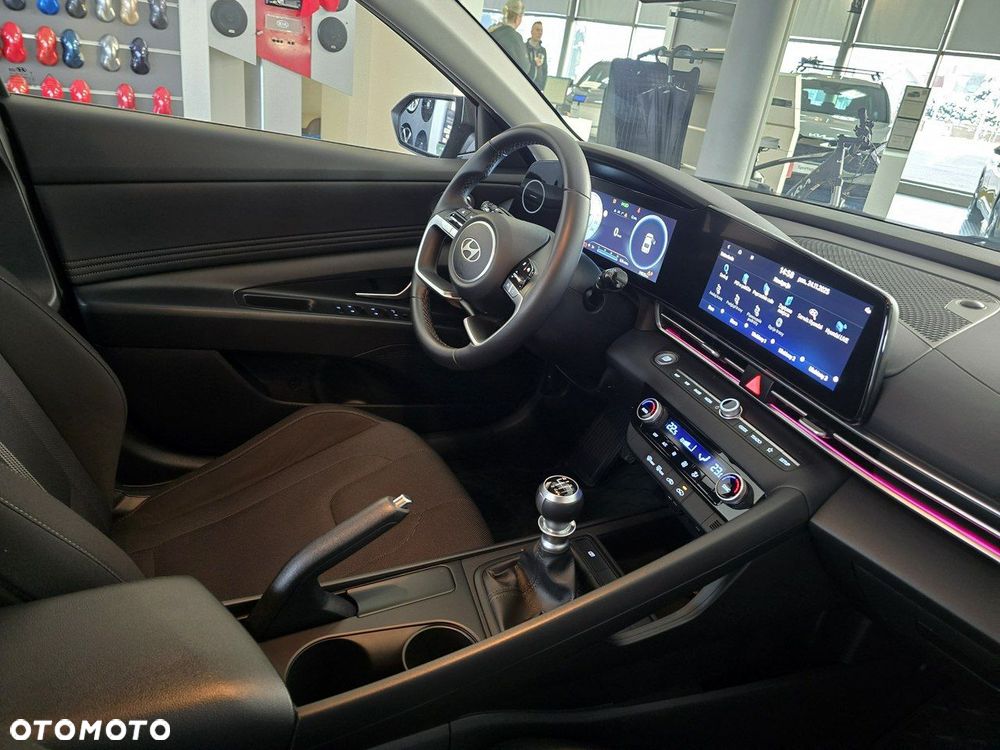 Hyundai Elantra - 13