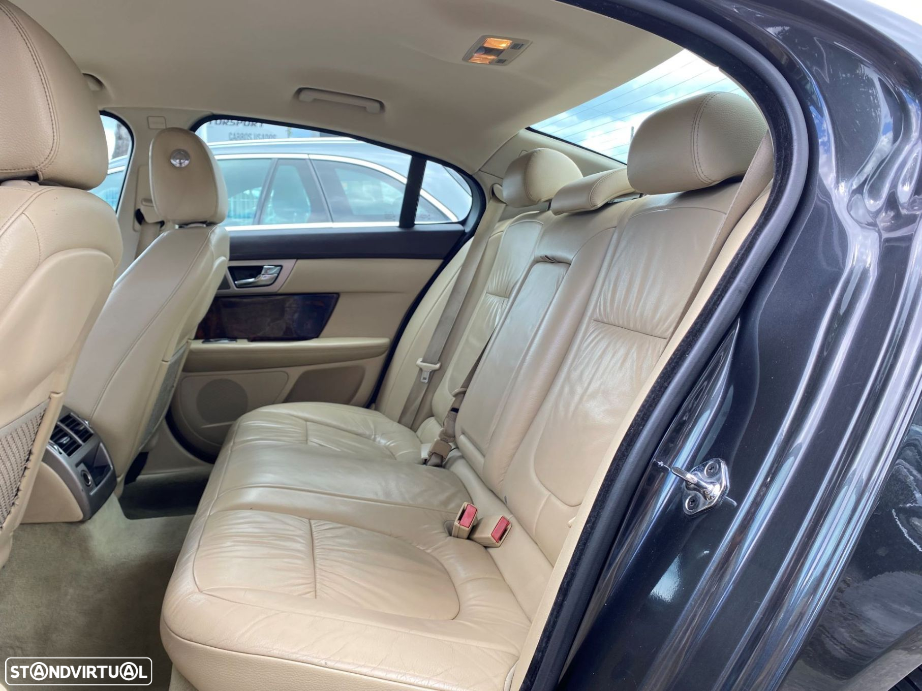 Jaguar XF 3.0 D V6 Premium Luxury - 14