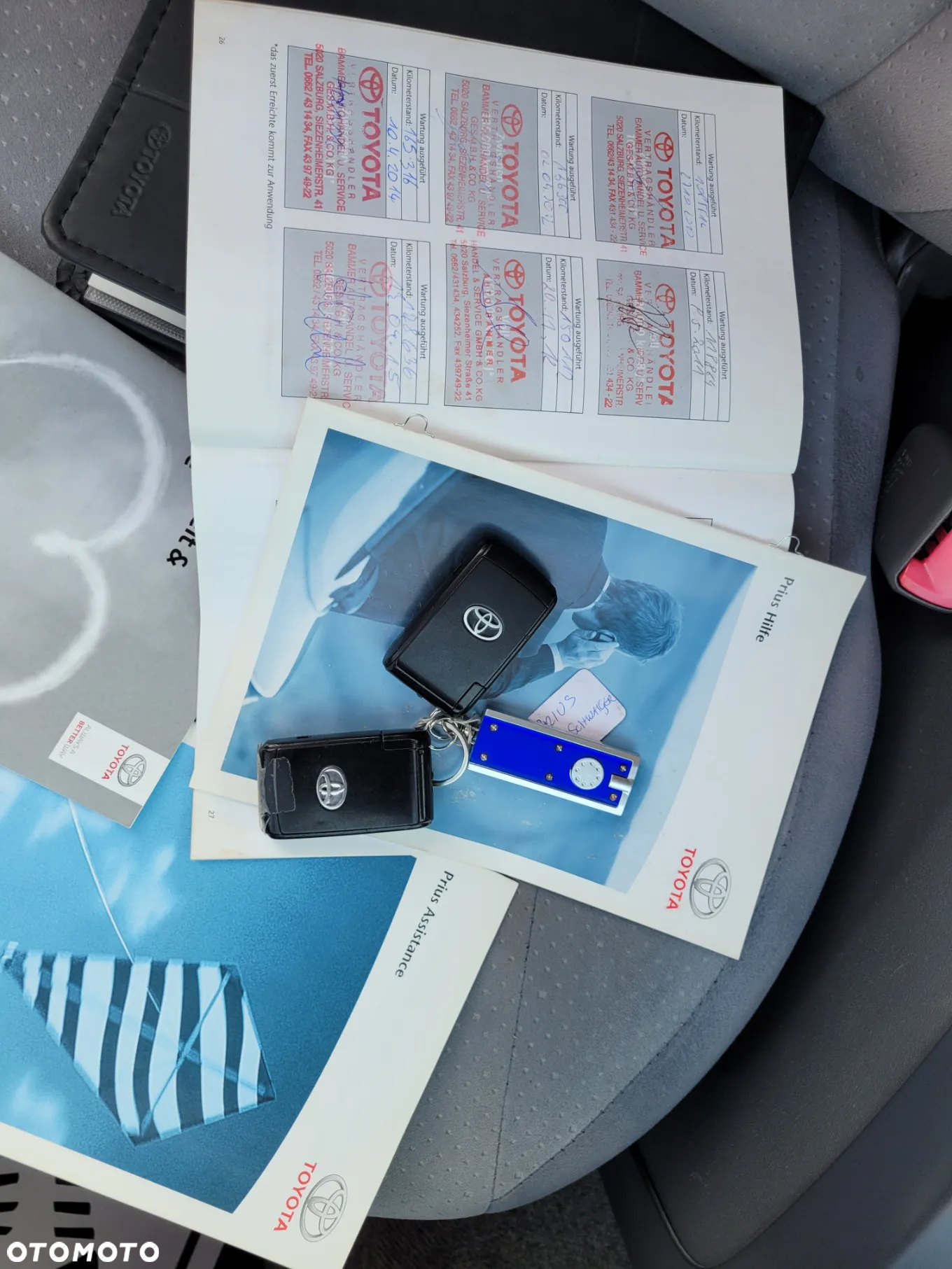 Toyota Prius (Hybrid) - 28