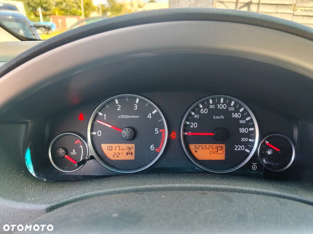 Nissan Pathfinder 2.5 DCi Sport / SE - 9