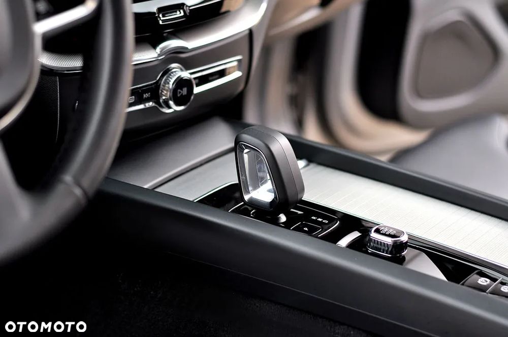 Volvo XC 60 B4 D AWD Geartronic RDesign - 24