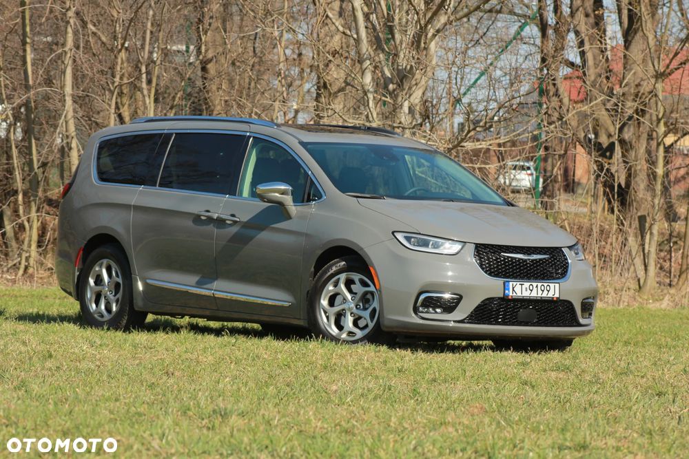 Chrysler Pacifica - 11