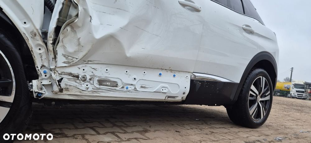 Peugeot 3008 1.2 PureTech GPF Active S&S EAT8 - 10