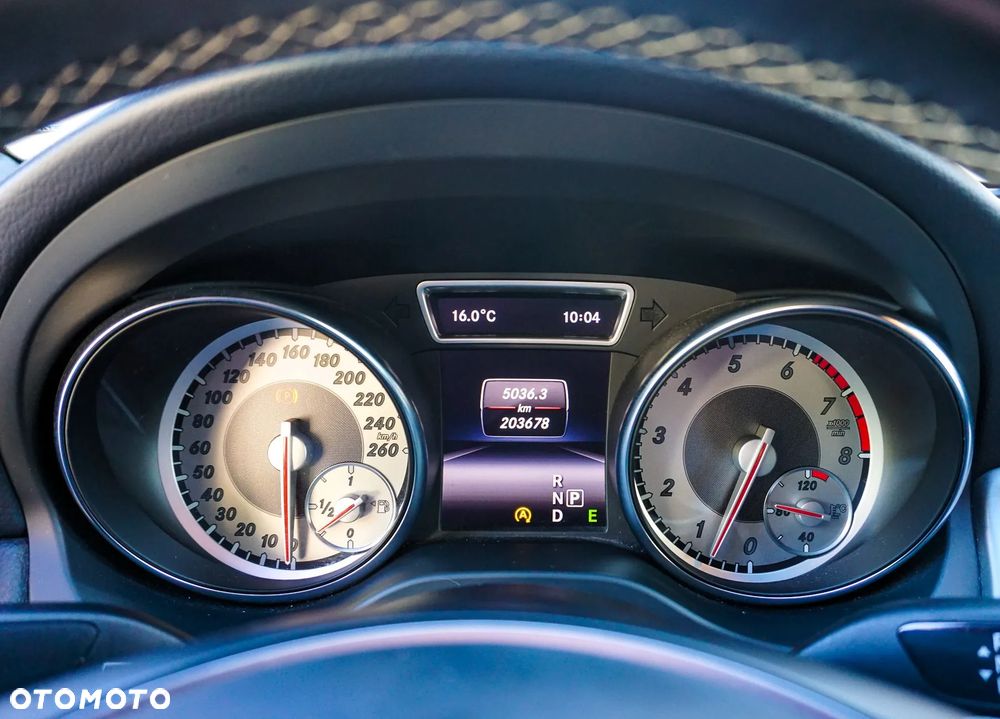 Mercedes-Benz CLA 200 7G-DCT UrbanStyle Edition - 25