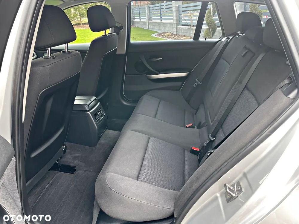 BMW Seria 3 318d DPF Touring Edition Exclusive - 24