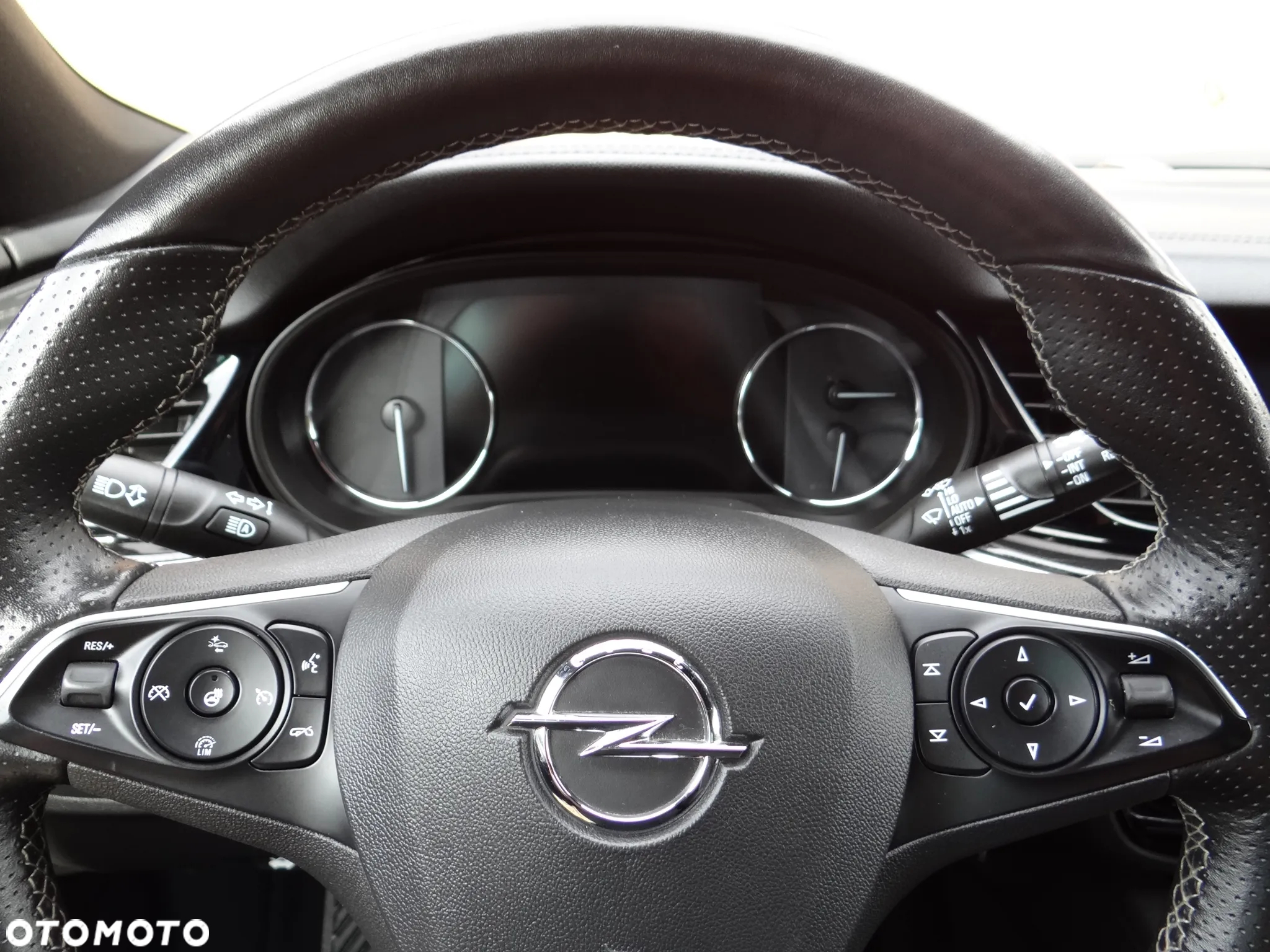 Opel Insignia 2.0 CDTI Elegance S&S - 17