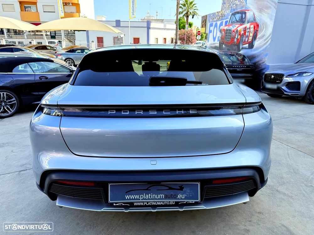Porsche Taycan Cross Turismo 4 - 5