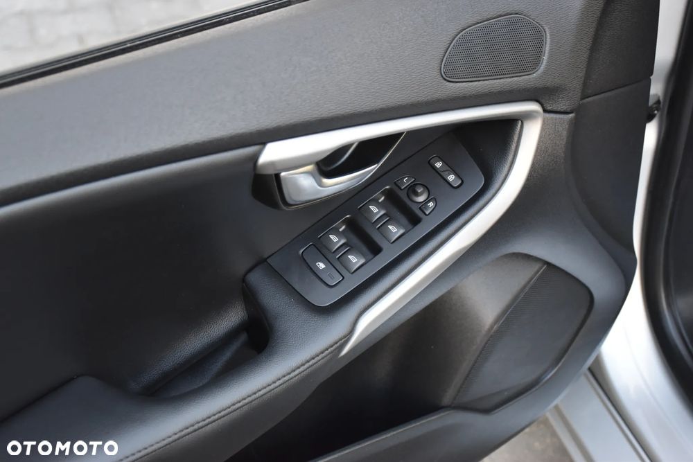 Volvo V40 D2 Momentum - 22