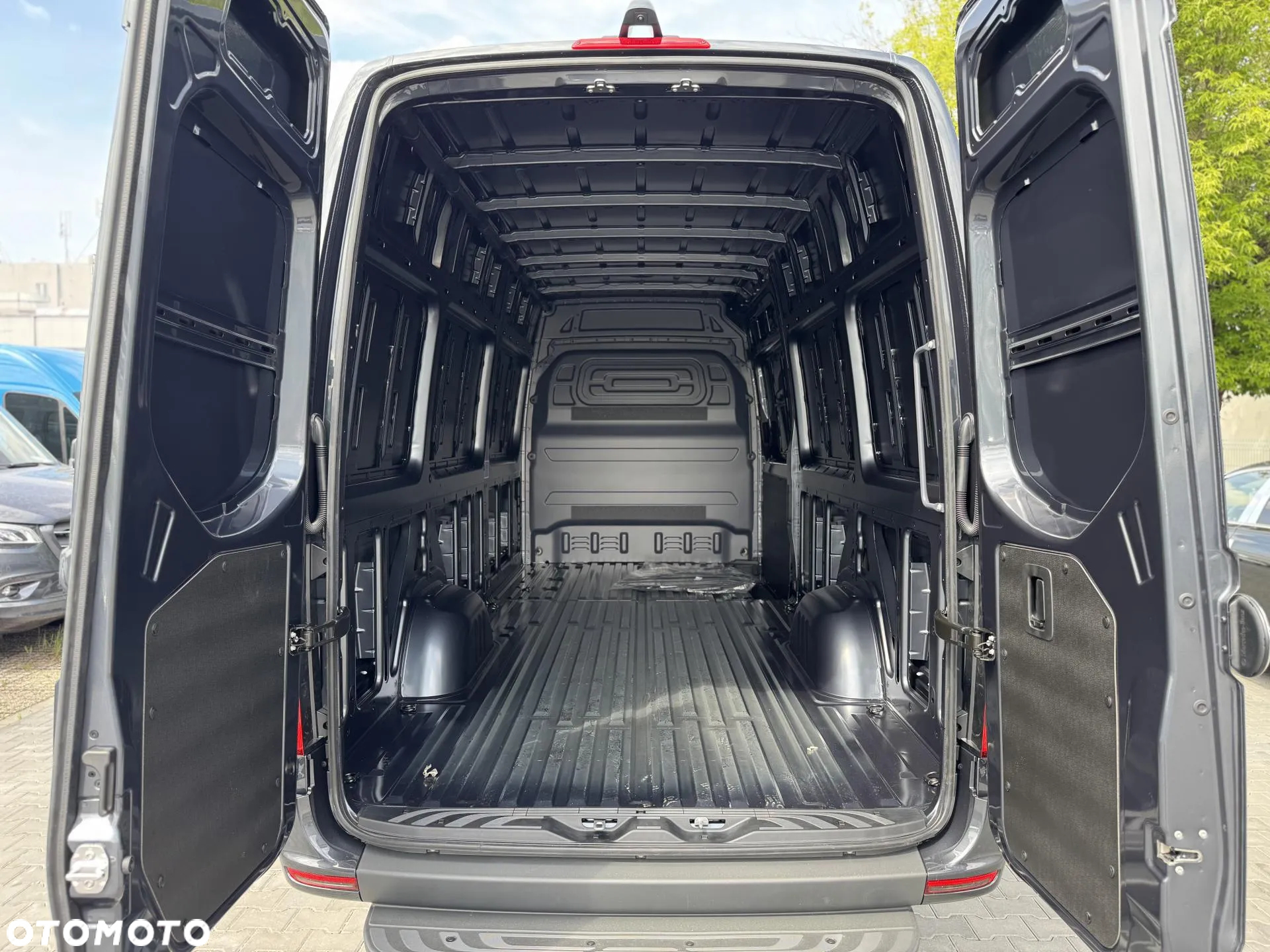 Mercedes-Benz Sprinter - 8