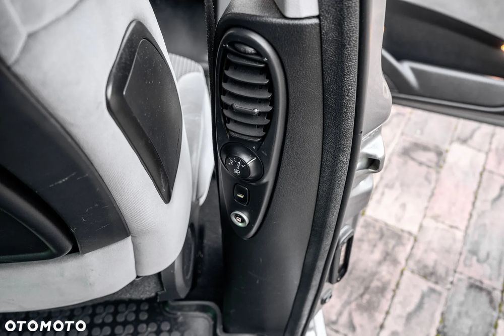 Peugeot 807 2.0 HDi Premium - 32