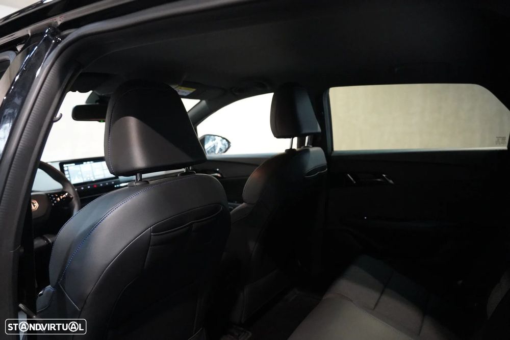 MG MG4 64 kWh Luxury - 42