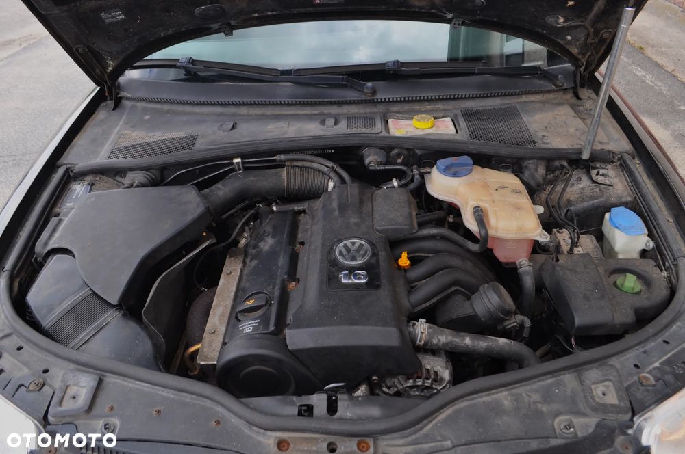 Volkswagen Passat 1.6 Comfortline - 30
