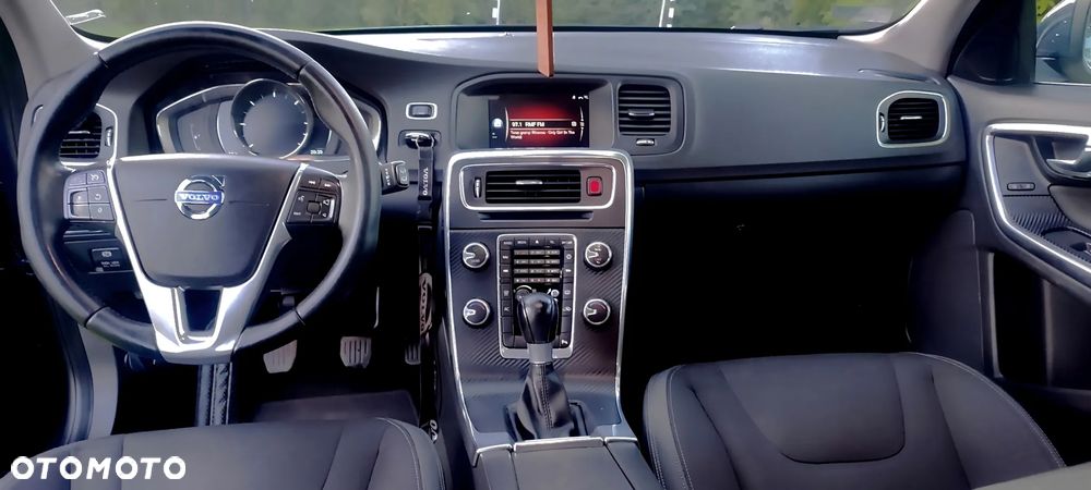 Volvo V60 D2 Momentum - 9
