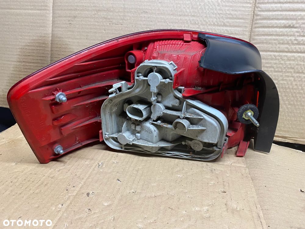 LAMPA TYLNA PRAWA AUDI A3 8P 280402 8P0945258 - 4