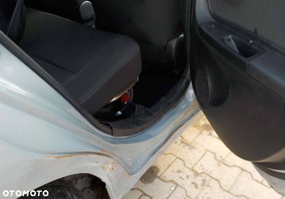 Toyota Yaris - 22