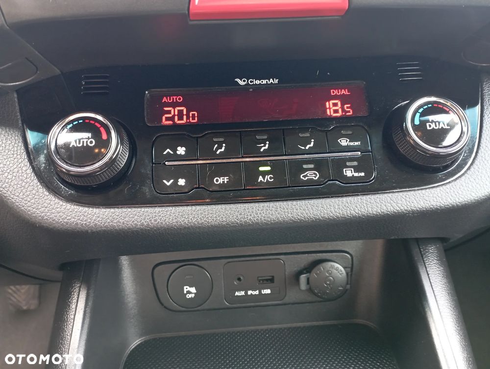 Kia Sportage 2.0 CVVT 2WD Attract - 11