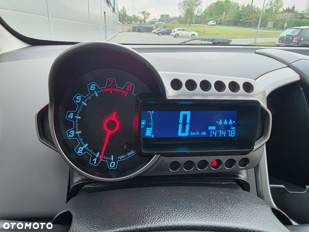 Chevrolet Aveo 1.2 LS - 24