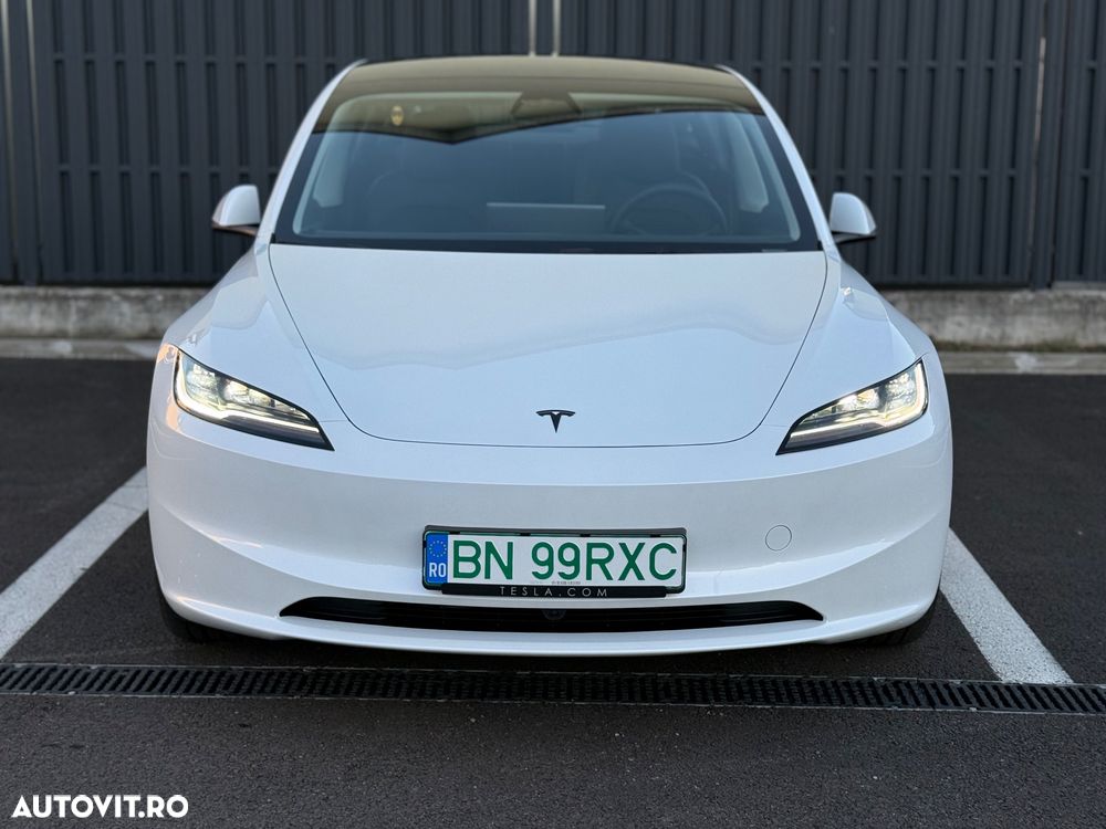 Tesla Model 3 - 1