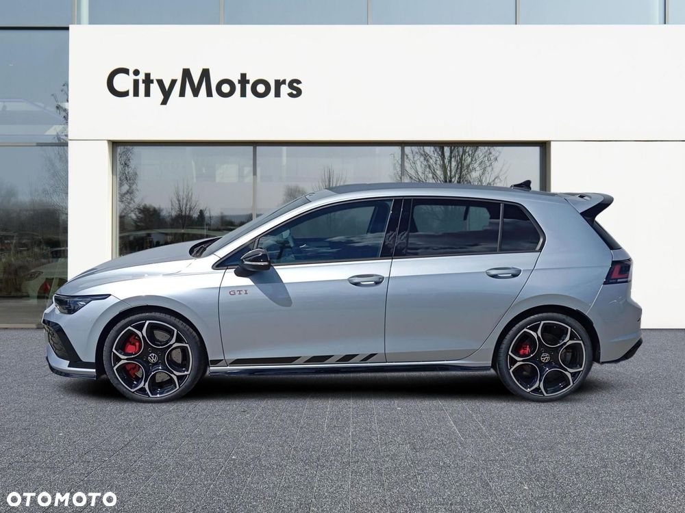 Volkswagen Golf - 8