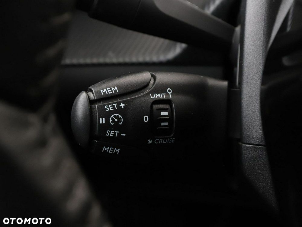 Peugeot 208 1.2 PureTech Style S&S - 32