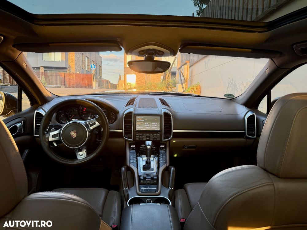 Porsche Cayenne 3.0 L V6 - 5