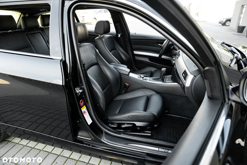 BMW Seria 3 325i xDrive Edition Lifestyle - 20